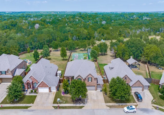 Photo 2 of Single family home for sale at 604 Bentley Ct, Roanoke, TX 76262 | MLS# 21346000 | Listing updated on 2026-10-08