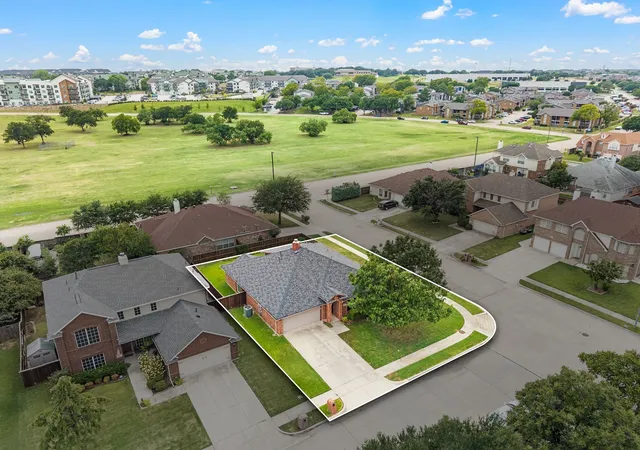 Photo 3 of Single family home for sale at 4700 Woodhaven, Haltom City, TX 76137 | MLS# 21346296 | Listing updated on 2026-08-26