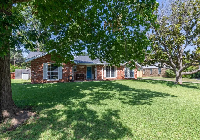 Photo 1 of Sale Pending at 2032 Regent Dr, Abilene, TX 79605 | MLS# 21346811 | Listing updated on 2026-08-21