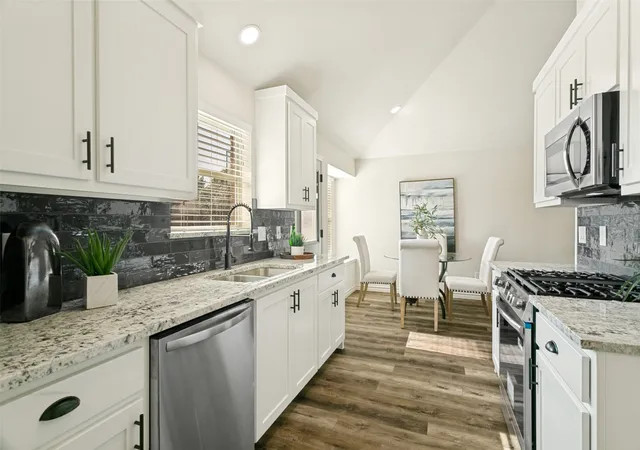Photo 3 of Single family home for sale at 2212 Silverthorn Ln, Flower Mound, TX 75028 | MLS# 21346290 | Listing updated on 2026-08-31