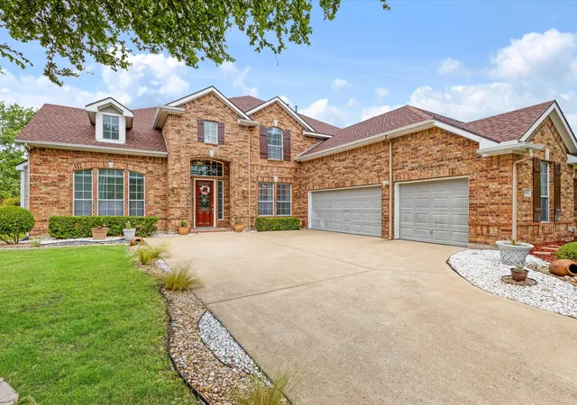 Photo 2 of Single family home for sale at 10505 Waterview Pkwy, Rowlett, TX 75089 | MLS# 21346851 | Listing updated on 2026-09-01