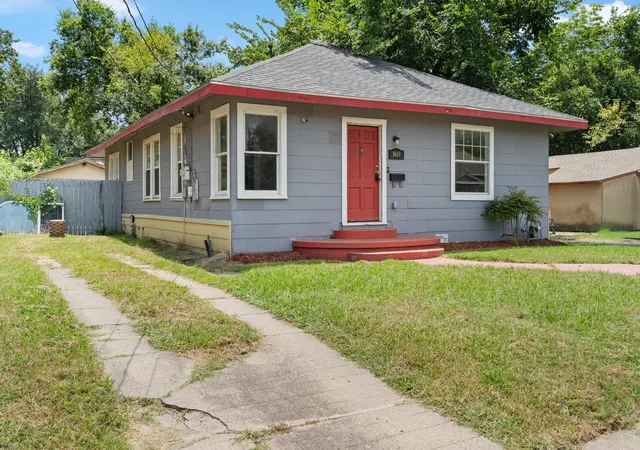Photo 2 of Single family home for sale at 1619 Oneal St, Greenville, TX 75401 | MLS# 21346791 | Listing updated on 2026-08-26