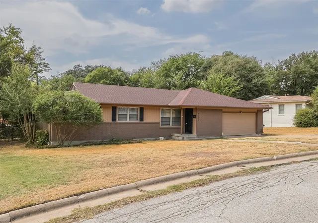 Photo 1 of Single family home for sale at 4132 Middlebrook Rd, Fort Worth, TX 76116 | MLS# 21343724 | Listing updated on 2026-09-25