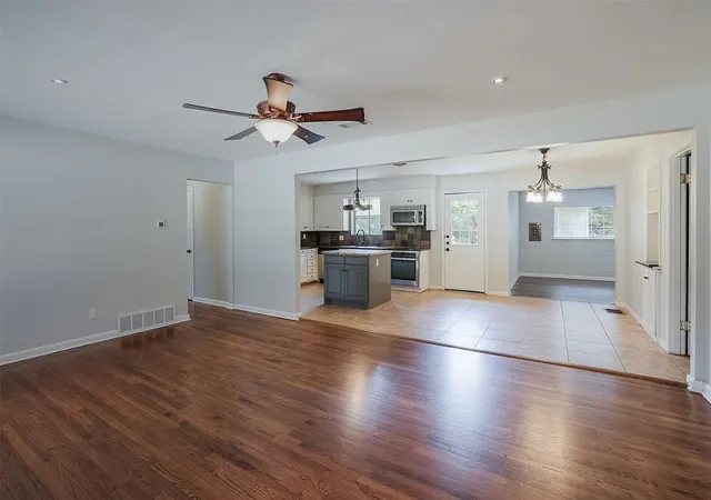 Photo 3 of Single family home for sale at 4132 Middlebrook Rd, Fort Worth, TX 76116 | MLS# 21343724 | Listing updated on 2026-09-25