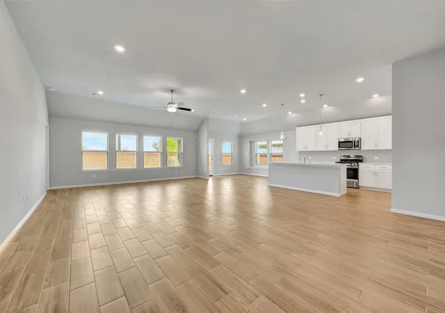 Photo 2 of Single family home for sale at 122 Hudson Ln, Justin, TX 76247 | MLS# 21340553 | Listing updated on 2026-10-08
