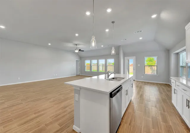 Photo 3 of Single family home for sale at 122 Hudson Ln, Justin, TX 76247 | MLS# 21340553 | Listing updated on 2026-10-08