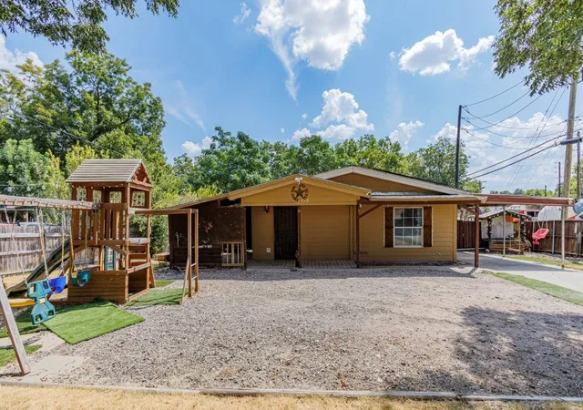 Photo 2 of Single family home for sale at 2802 Gooch St, Dallas, TX 75241 | MLS# 21346882 | Listing updated on 2026-10-07