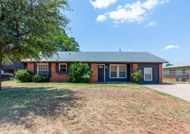 Photo 1 of Single family home for sale at 2152 Westview Dr, Abilene, TX 79603 | MLS# 21346881 | Listing updated on 2026-10-08