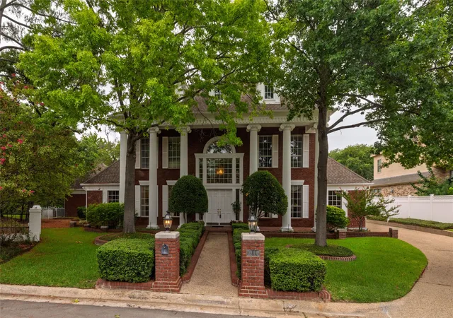 Photo 3 of Sale Pending at 4106 Trail Bend Ct, Colleyville, TX 76034 | MLS# 21346797 | Listing updated on 2026-10-02