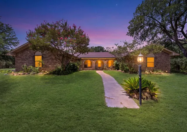 Photo 2 of Single family home for sale at 2534 S Robinson Dr, Robinson, TX 76706 | MLS# 21346491 | Listing updated on 2026-10-05