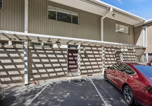 Listing Photo 2 - Condo for sale in building located at 3321 Cole Ave, Dallas, TX 75204 - Unit #116