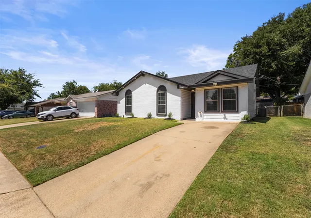 2nd image of 2441 Miller St, Grand Prairie, TX 75051 | MLS# 21321304