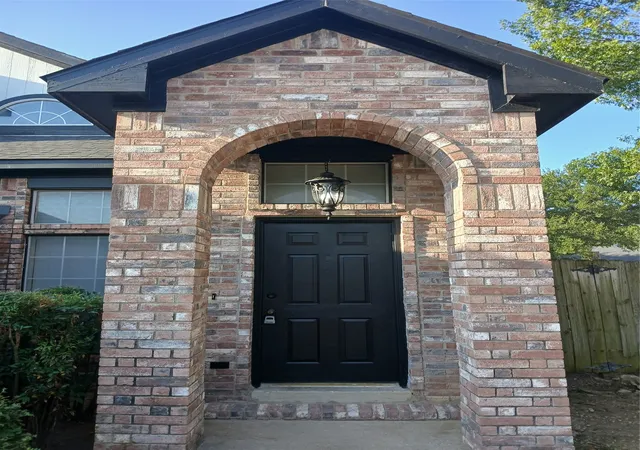 Photo 2 of Single family home for sale at 4305 Sierra Dr, Grand Prairie, TX 75052 | MLS# 21315424 | Listing updated on 2026-09-03