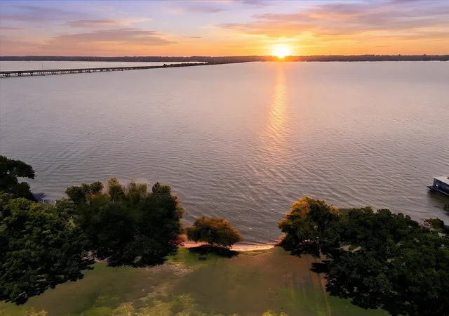 Photo 3 of Single family home for sale at 9959 Waterfront Trl, Rockwall, TX 75087 | MLS# 21343426 | Listing updated on 2026-08-26
