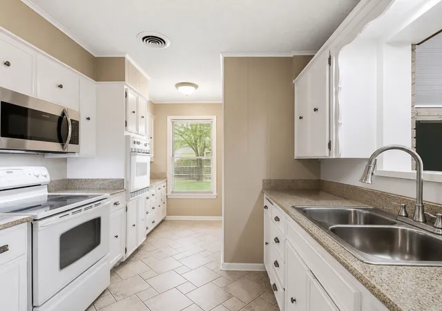 Photo 4 of Single family home for sale at 233 Randell Terrace Dr, Denison, TX 75020 | MLS# 21338925 | Listing updated on 2026-09-04