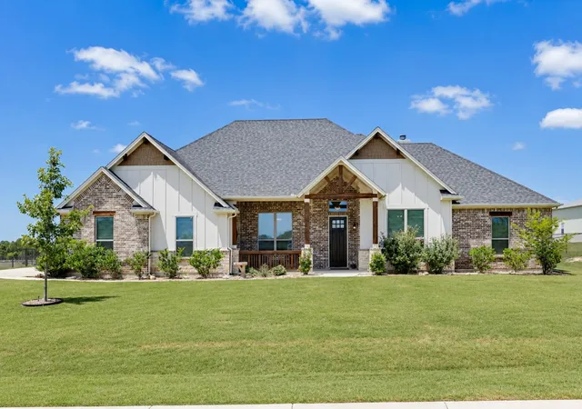 Photo 1 of Single family home for sale at 430 Solo Ridge Dr, Waxahachie, TX 75167 | MLS# 21344242 | Listing updated on 2026-08-06