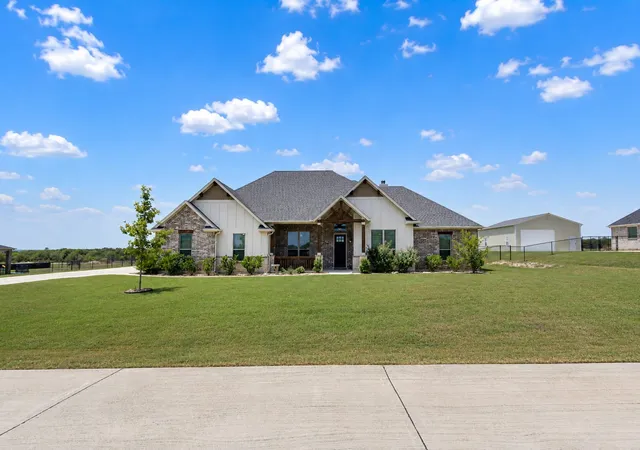 Photo 2 of Single family home for sale at 430 Solo Ridge Dr, Waxahachie, TX 75167 | MLS# 21344242 | Listing updated on 2026-08-06