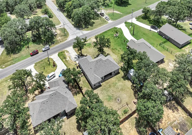 Photo 2 of Single family home for sale at 917 E 3rd St, Springtown, TX 76082 | MLS# 21346853 | Listing updated on 2026-08-17