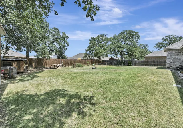 Photo 4 of Sale Pending at 917 E 3Rd St, Springtown, TX 76082 | MLS# 21346853 | Listing updated on 2026-10-01