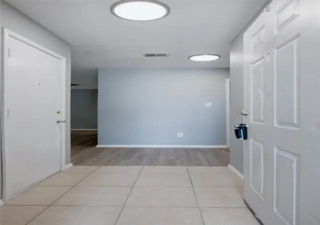 Photo 4 of Single family home for sale at 1065 Triple Crown Dr, Fort Worth, TX 76179 | MLS# 21346908 | Listing updated on 2026-08-20