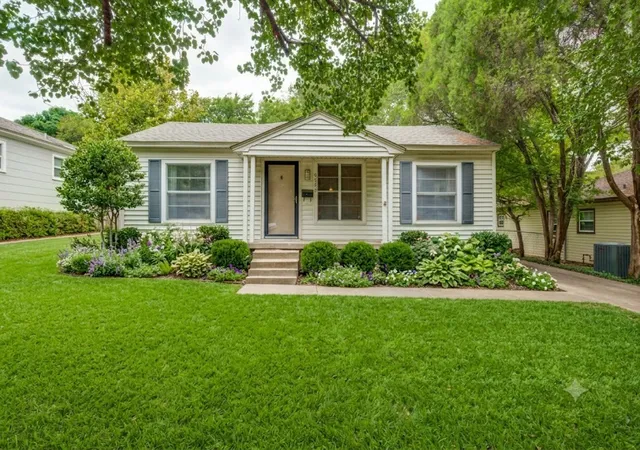 Photo 1 of Sale Pending at 9543 Peninsula Dr, Dallas, TX 75218 | MLS# 21344554 | Listing updated on 2026-08-26