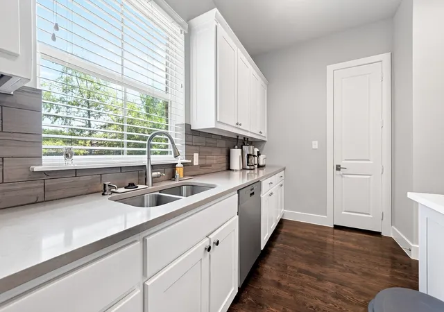 5th image of 7700 Eastern Ave #207, Dallas, TX 75209 | MLS# 21346854