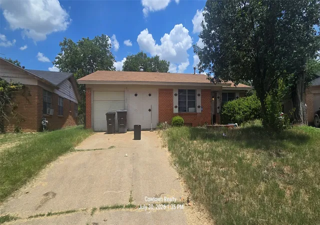 1st image of 1053 Cole Ct, Fort Worth, TX 76115 | MLS# 21347039
