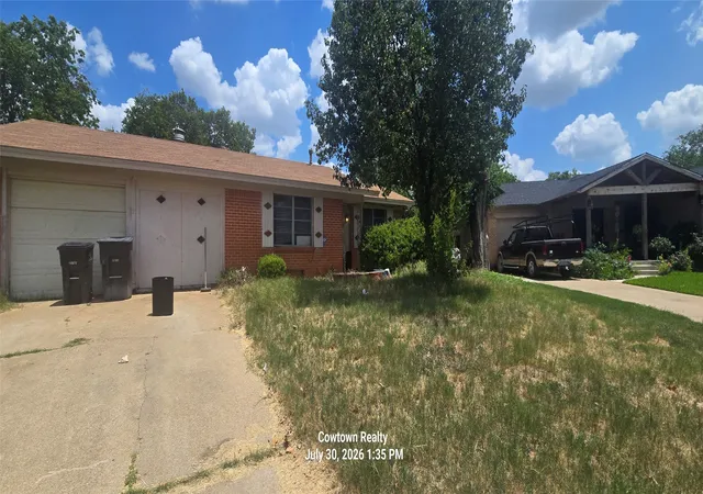 2nd image of 1053 Cole Ct, Fort Worth, TX 76115 | MLS# 21347039