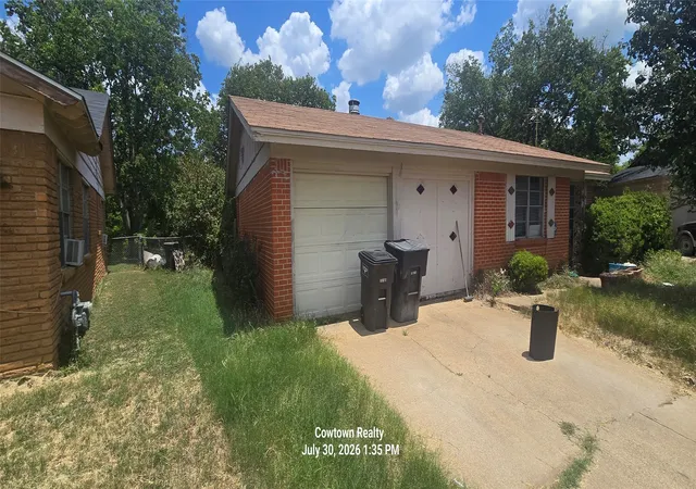 3rd image of 1053 Cole Ct, Fort Worth, TX 76115 | MLS# 21347039