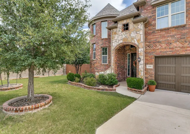 Photo 1 of Single family home for sale at 11901 Drummond Ln, Fort Worth, TX 76108 | MLS# 21337498 | Listing updated on 2026-10-08