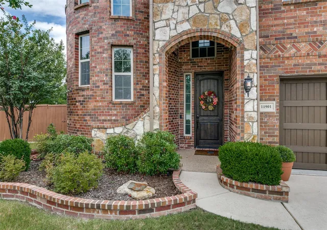 Photo 2 of Single family home for sale at 11901 Drummond Ln, Fort Worth, TX 76108 | MLS# 21337498 | Listing updated on 2026-10-08