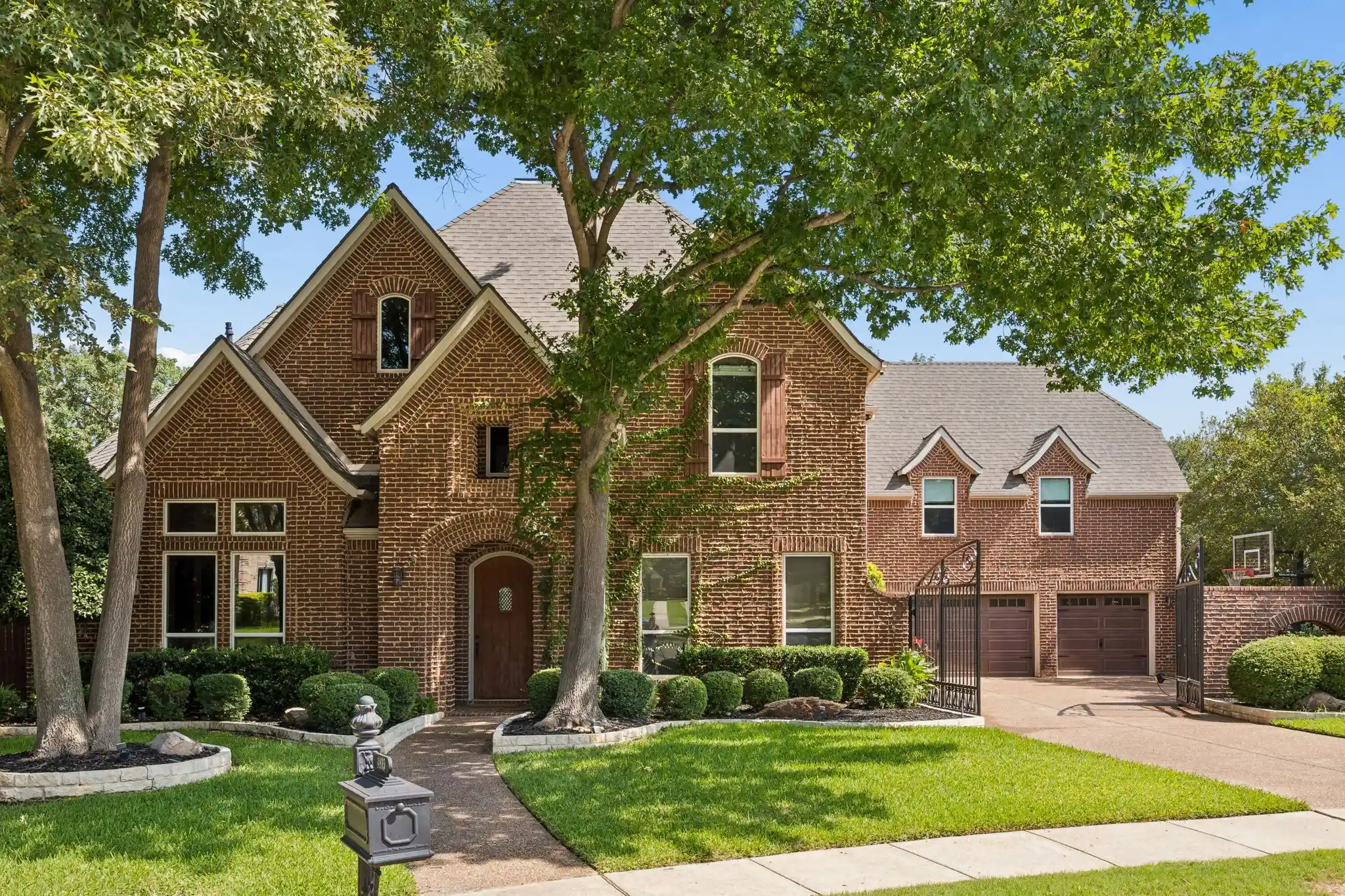 Photo 1 of Mansion for sale at 4815 Aurora Ct, Flower Mound, TX 75028 | MLS# 21346860 | Listing updated on 2026-10-24