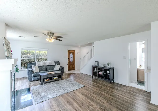 2nd image of 3148 Pine Valley Dr, Grand Prairie, TX 75052 | MLS# 21339441