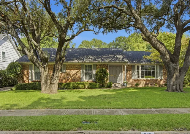 Photo 2 of Single family home for sale at 939 Blue Lake Cir, Richardson, TX 75080 | MLS# 21344541 | Listing updated on 2026-10-07