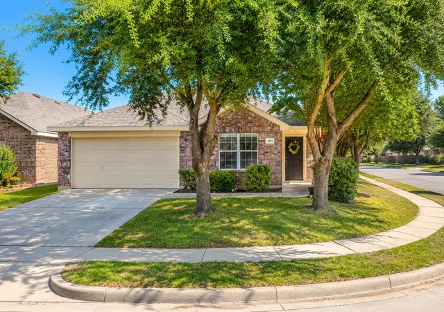 Photo 3 of Single family home for sale at 1441 Mountain Air Trl, Fort Worth, TX 76131 | MLS# 21343583 | Listing updated on 2026-08-08