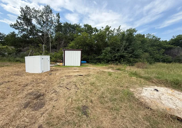 Photo 2 of Single family home for sale at 4724 N University Dr, Denton, TX 76208 | MLS# 21345432 | Listing updated on 2026-08-26
