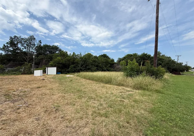 Photo 3 of Single family home for sale at 4724 N University Dr, Denton, TX 76208 | MLS# 21345432 | Listing updated on 2026-08-26