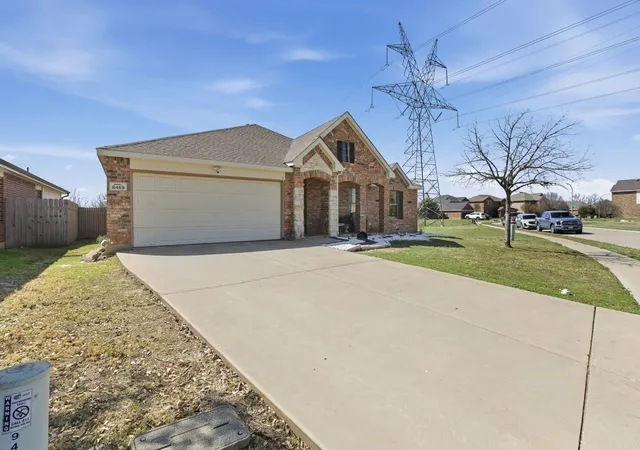 Photo 3 of Single family home for sale at 9469 Fox Hill Dr, Fort Worth, TX 76131 | MLS# 21347154 | Listing updated on 2026-08-26