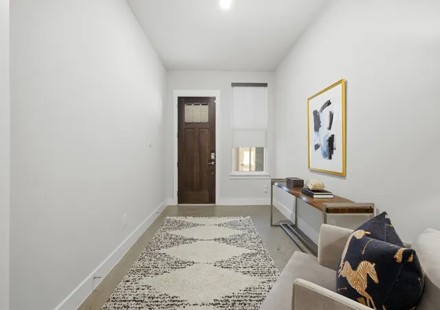 Photo 2 of Condo for sale at 625 N Tyler St #402, Dallas, TX 75208 | MLS# 21345091 | Listing updated on 2026-08-15
