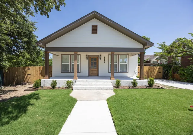 Photo 1 of Single family home for sale at 1321 E Magnolia Ave, Fort Worth, TX 76104 | MLS# 21347169 | Listing updated on 2026-08-19