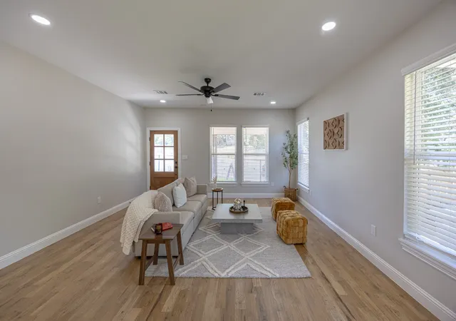 Photo 4 of Single family home for sale at 1321 E Magnolia Ave, Fort Worth, TX 76104 | MLS# 21347169 | Listing updated on 2026-08-19