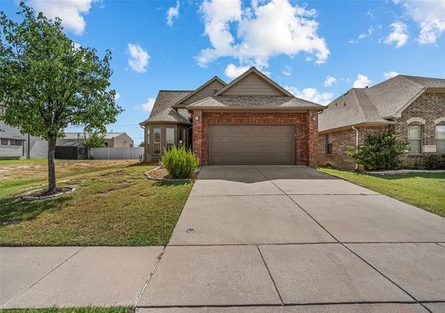 Photo 2 of Single family home for sale at 7308 Silver City Dr, Fort Worth, TX 76179 | MLS# 21346121 | Listing updated on 2026-08-30