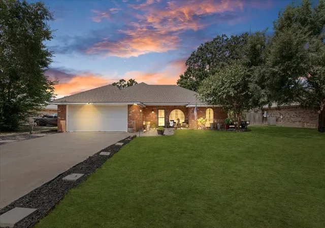 Photo 1 of Single family home for sale at 425 Legendary Ln, Gun Barrel City, TX 75156 | MLS# 21346199 | Listing updated on 2026-09-05