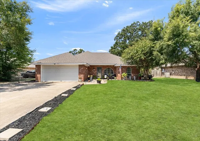 Photo 2 of Single family home for sale at 425 Legendary Ln, Gun Barrel City, TX 75156 | MLS# 21346199 | Listing updated on 2026-09-05
