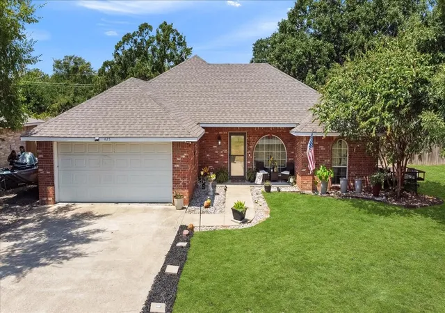 Photo 3 of Single family home for sale at 425 Legendary Ln, Gun Barrel City, TX 75156 | MLS# 21346199 | Listing updated on 2026-09-05