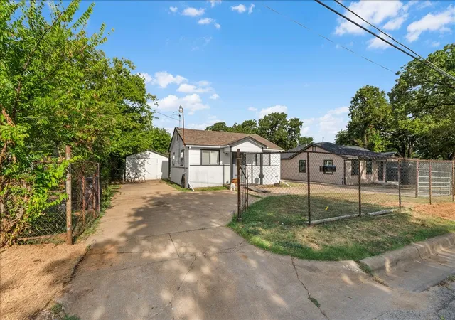 3rd image of 1828 Arch St, Fort Worth, TX 76105 | MLS# 21346762