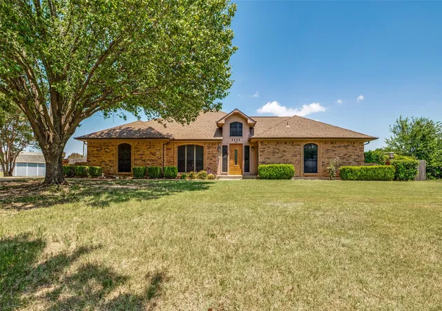 Photo 1 of Single family home for sale at 2806 Cinnamon Springs Rd, Red Oak, TX 75154 | MLS# 21345413 | Listing updated on 2026-08-15