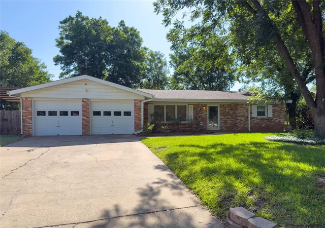 Photo 1 of Single family home for sale at 2117 Oakwood Ln, Abilene, TX 79605 | MLS# 21345703 | Listing updated on 2026-09-01