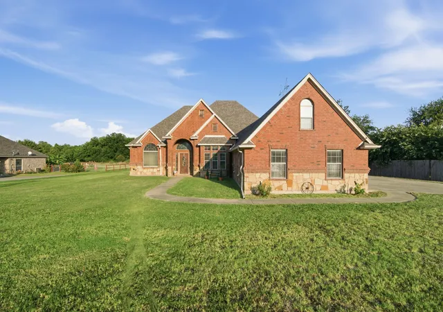 Photo 1 of Single family home for sale at 148 Fossil Rock Dr, Azle, TX 76020 | MLS# 21345537 | Listing updated on 2026-09-18