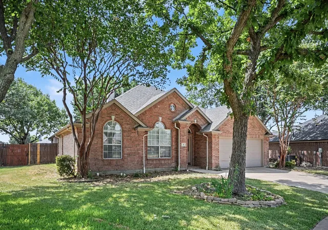 Photo 3 of Sale Pending at 11 Mary Lou Ct, Mansfield, TX 76063 | MLS# 21345410 | Listing updated on 2026-09-28